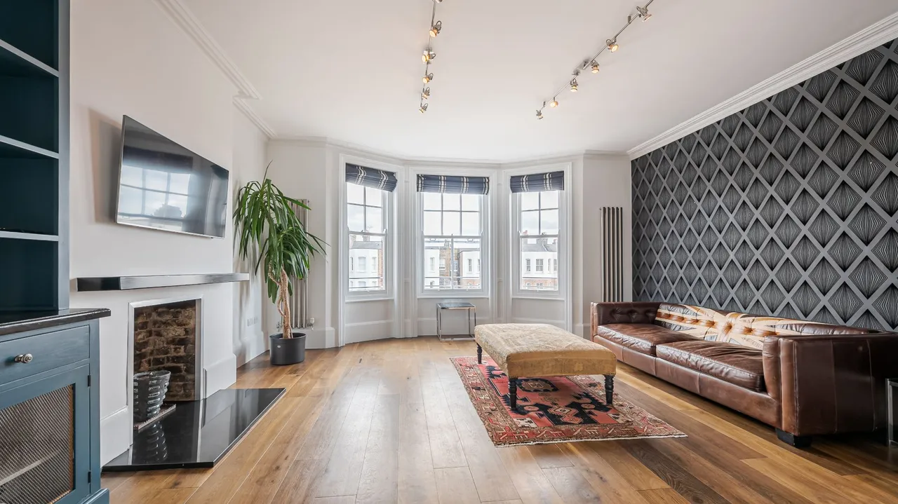 2 bed flat to rent, Ilchester Mansions, London, W8