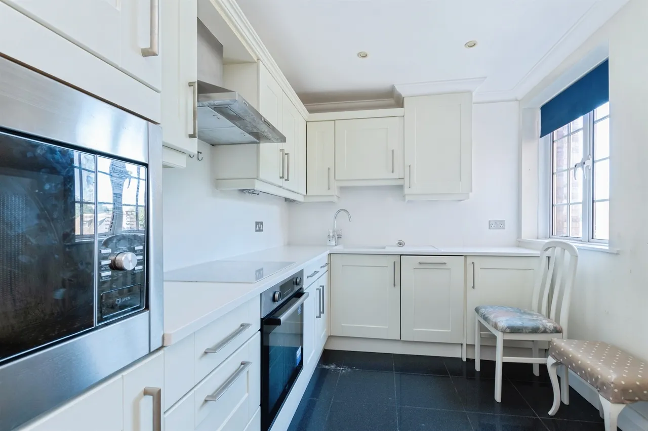 Sea Road, Boscombe, Bournemouth, photo 5