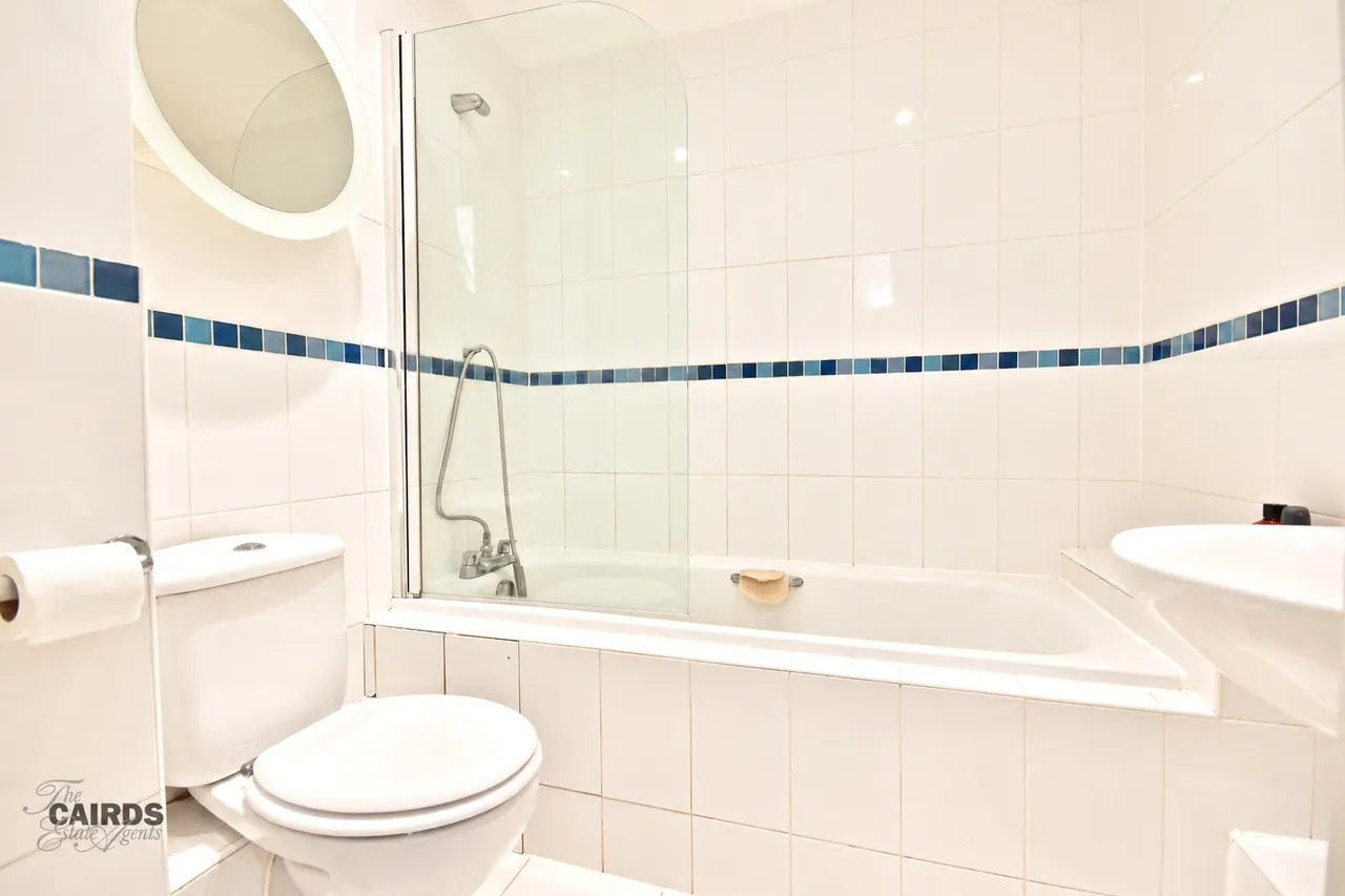 Leret Way, Leatherhead, KT22, photo 6