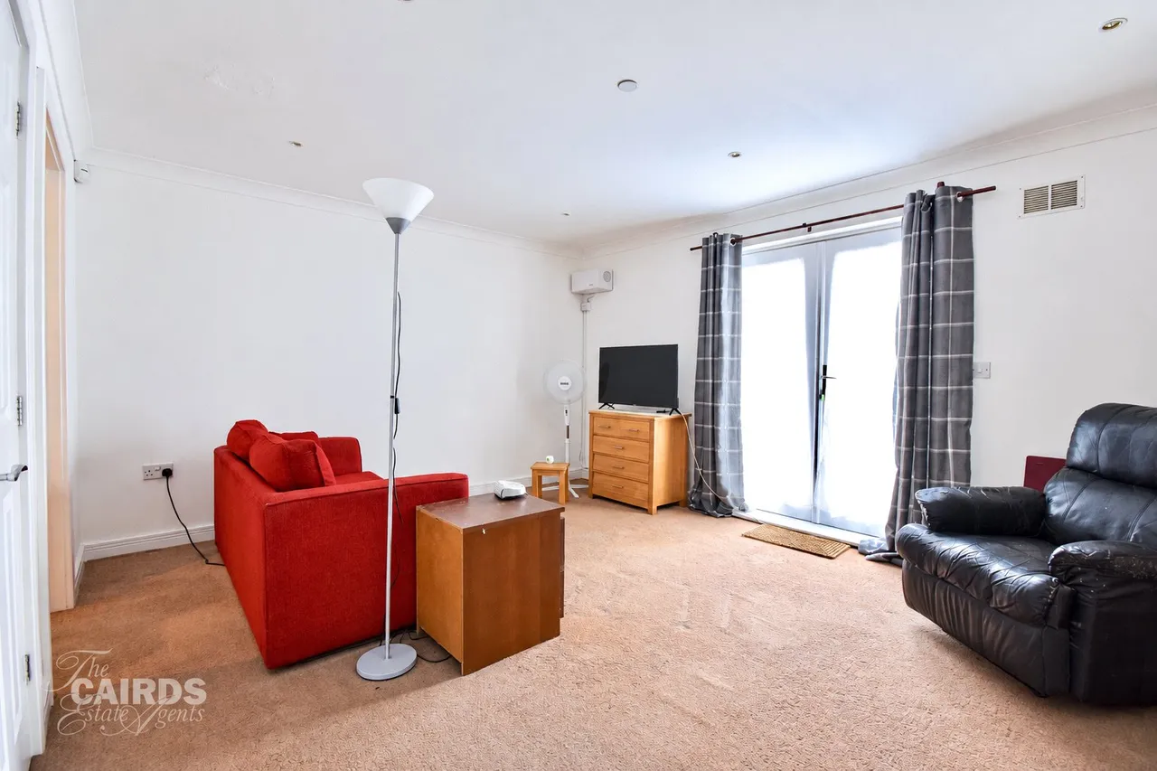 Leret Way, Leatherhead, KT22, photo 2