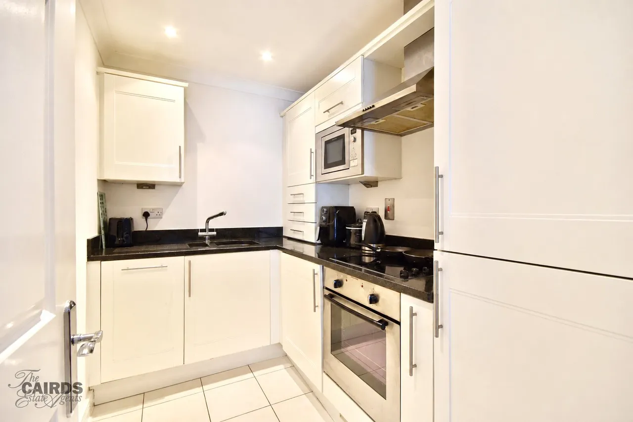 Leret Way, Leatherhead, KT22, photo 5