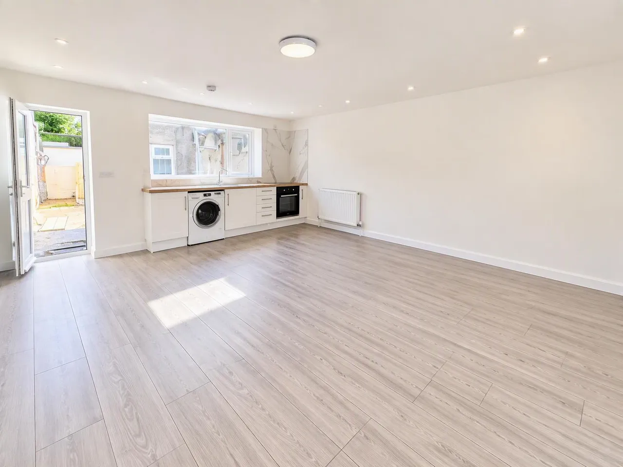 2 bed property to rent, Neville Street, CF11