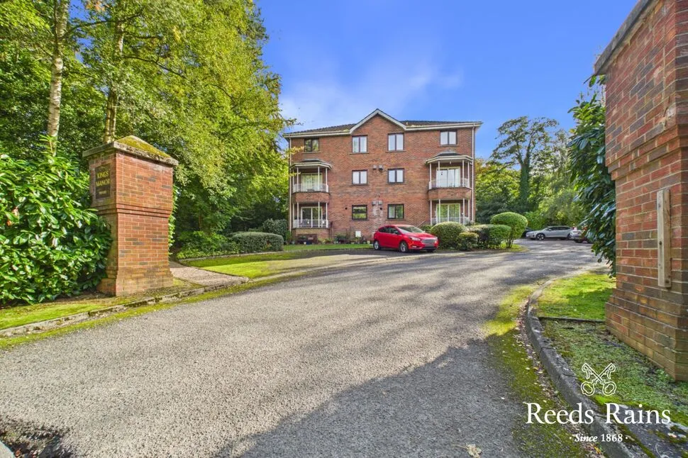 2 bed flat for sale, Kings Manor, Belfast, BT5
