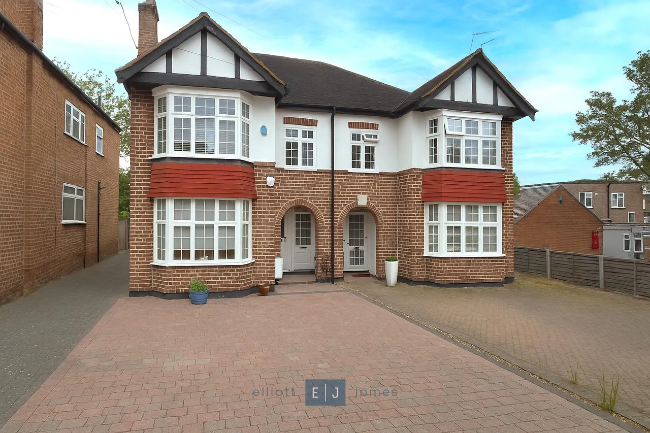 2 bed flat for sale — Sedley Rise, Loughton