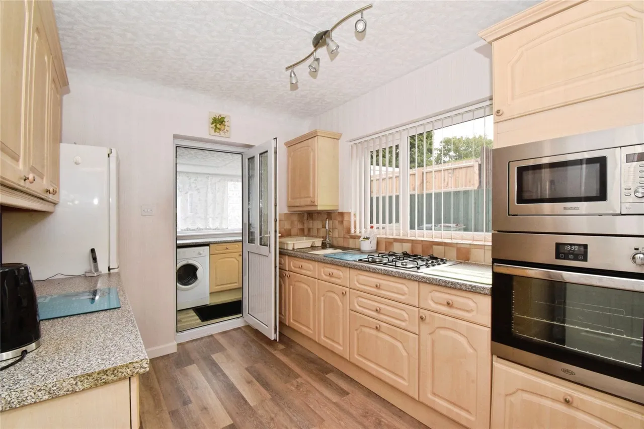 Avondale Road, Wigston, LE18, photo 3