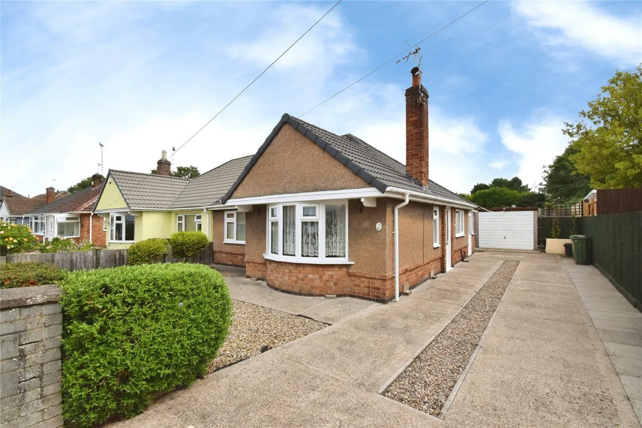 2 bed house for sale, Avondale Road, Wigston, LE18