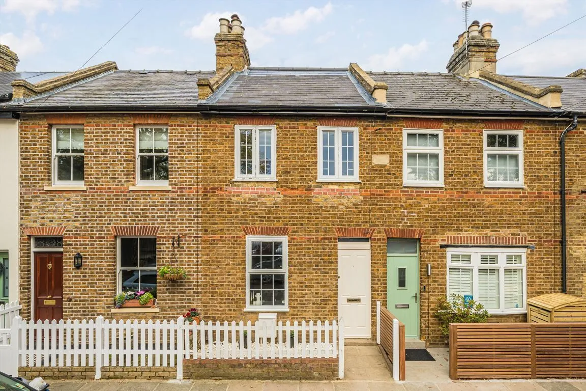 3 bed property for sale, Fifth Cross Road, TW2