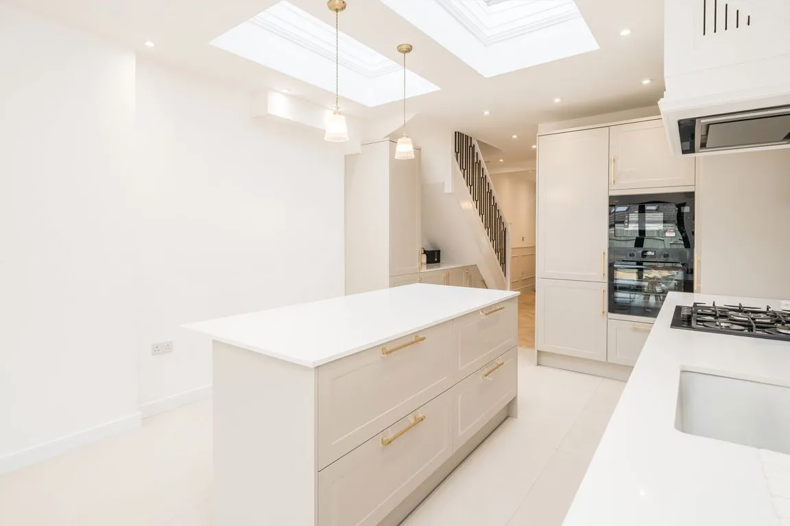 Fifth Cross Road, TW2, photo 6