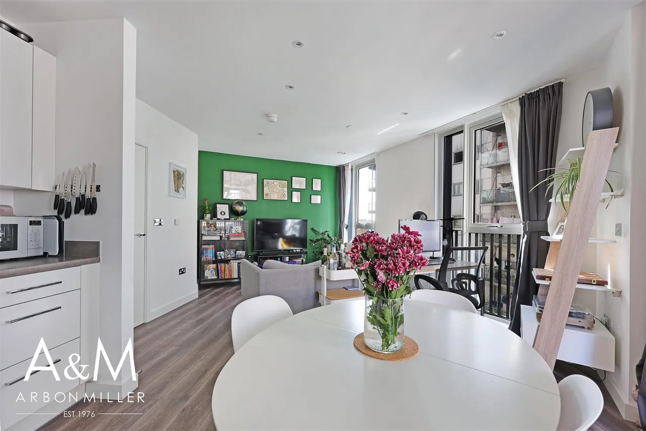 Winston Way, Ilford, Essex, IG12ZL, photo 2