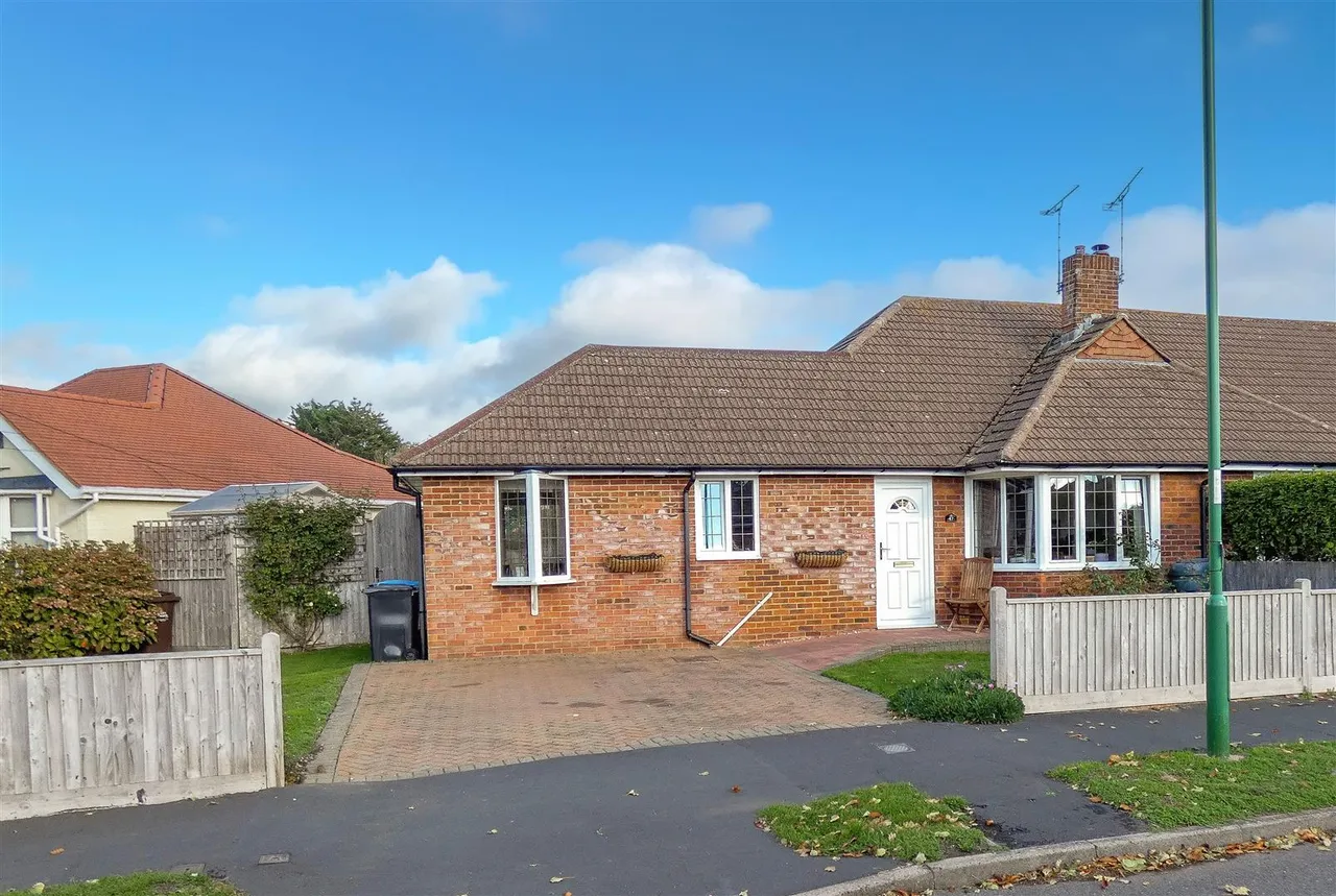 The Crescent, Rustington, photo 19