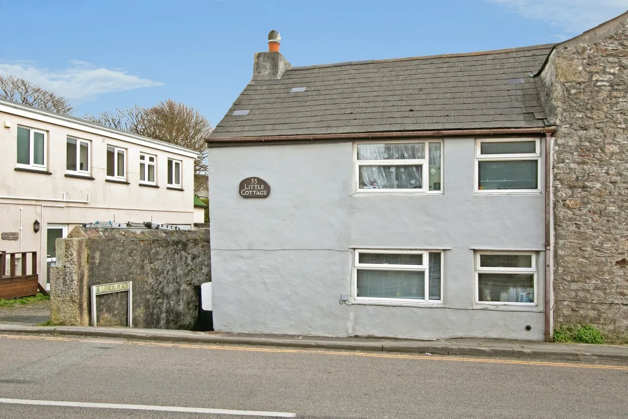 1 bed house for sale, Lemon Place, East End, TR15