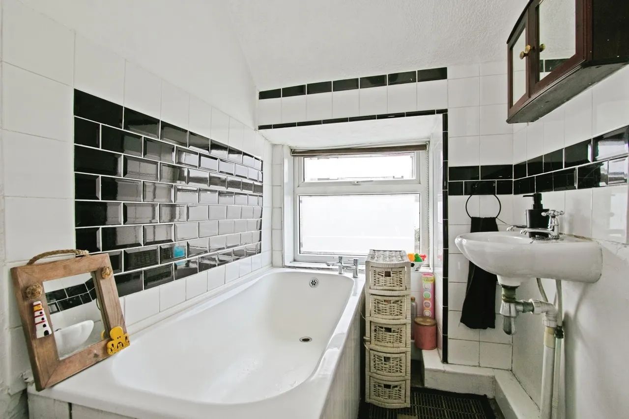 Lemon Place, East End, TR15, photo 2