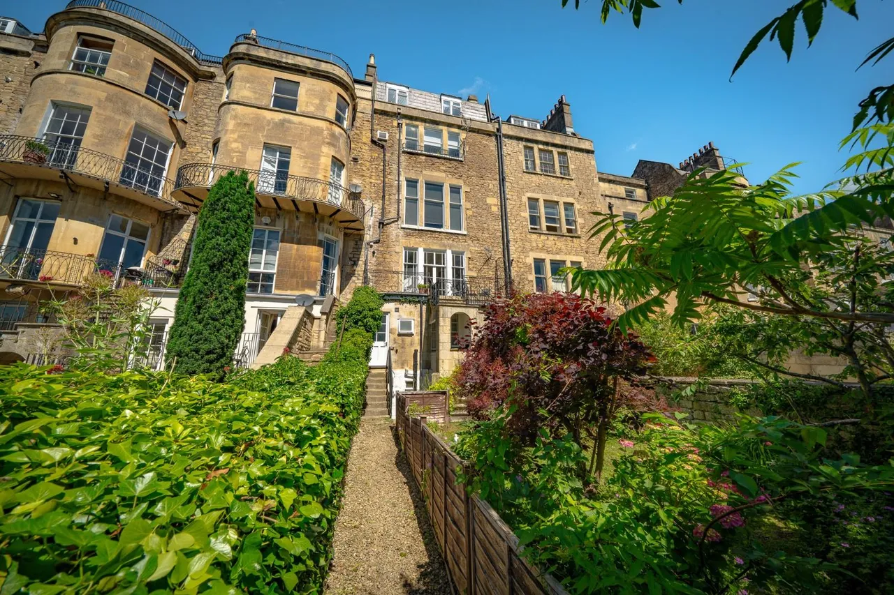 2 bed flat for sale, Kensington Place, Bath, BA1