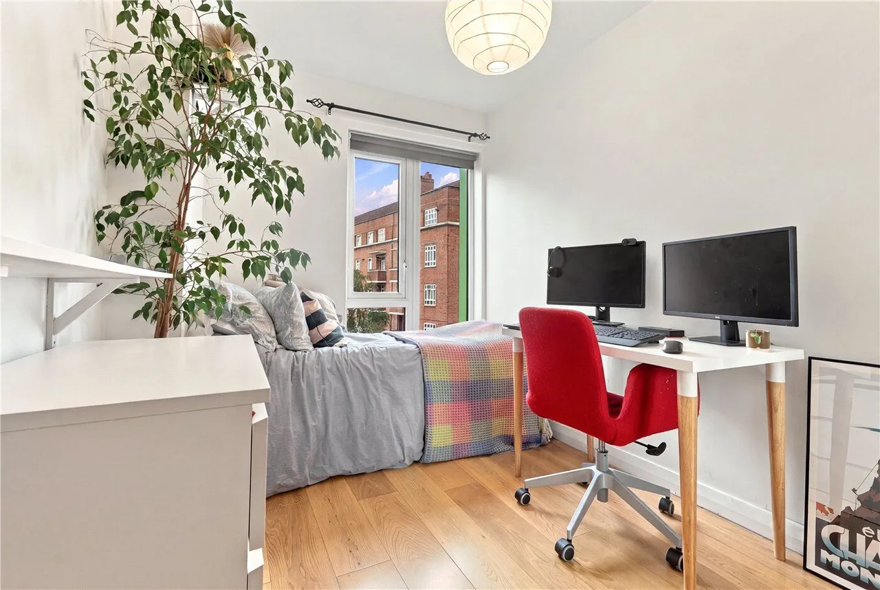 Cresset Road, London, E9, photo 8