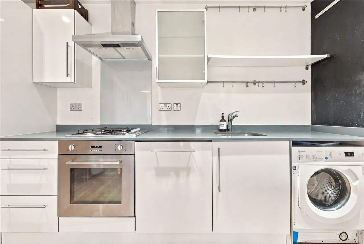 Cresset Road, London, E9, photo 5