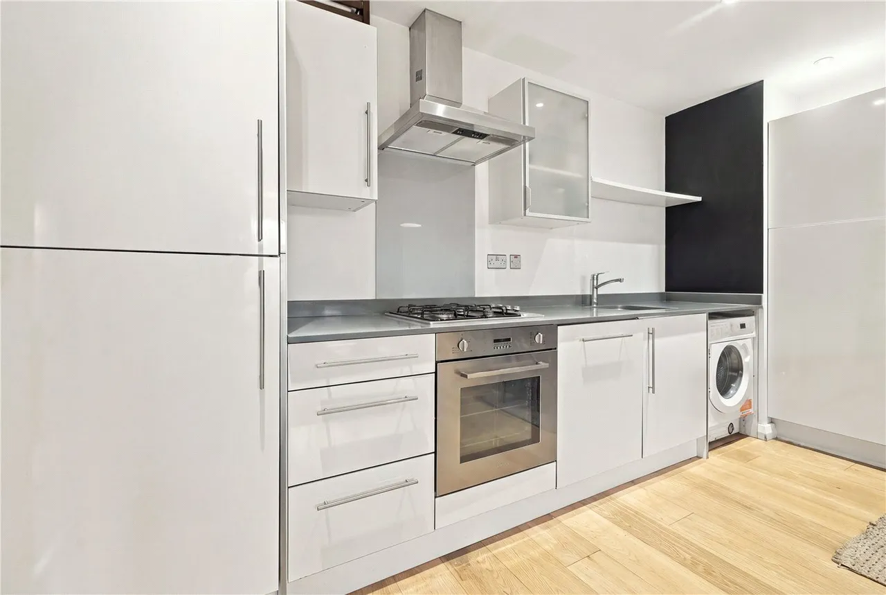 Cresset Road, London, E9, photo 4