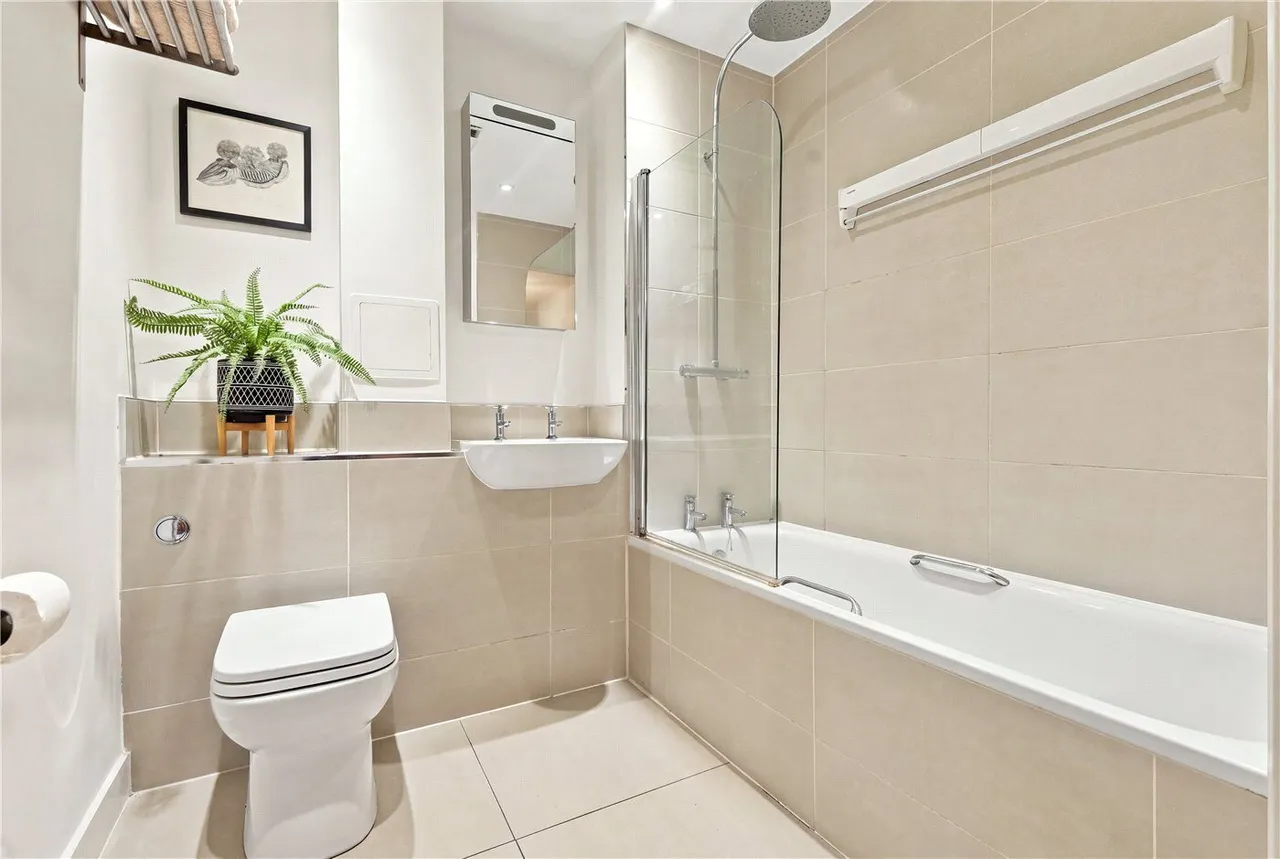 Cresset Road, London, E9, photo 11