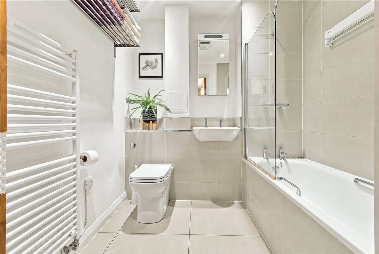 Cresset Road, London, E9, photo 10