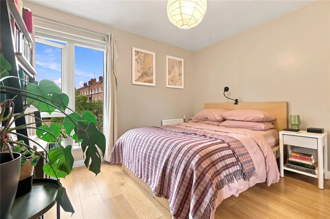 Cresset Road, London, E9, photo 9