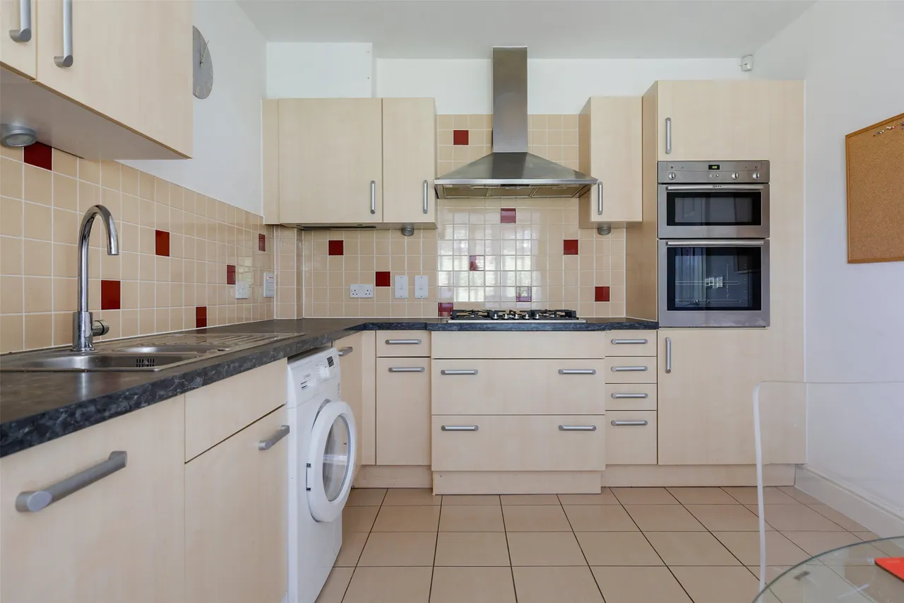 Nower Close East, Dorking, RH4, photo 3