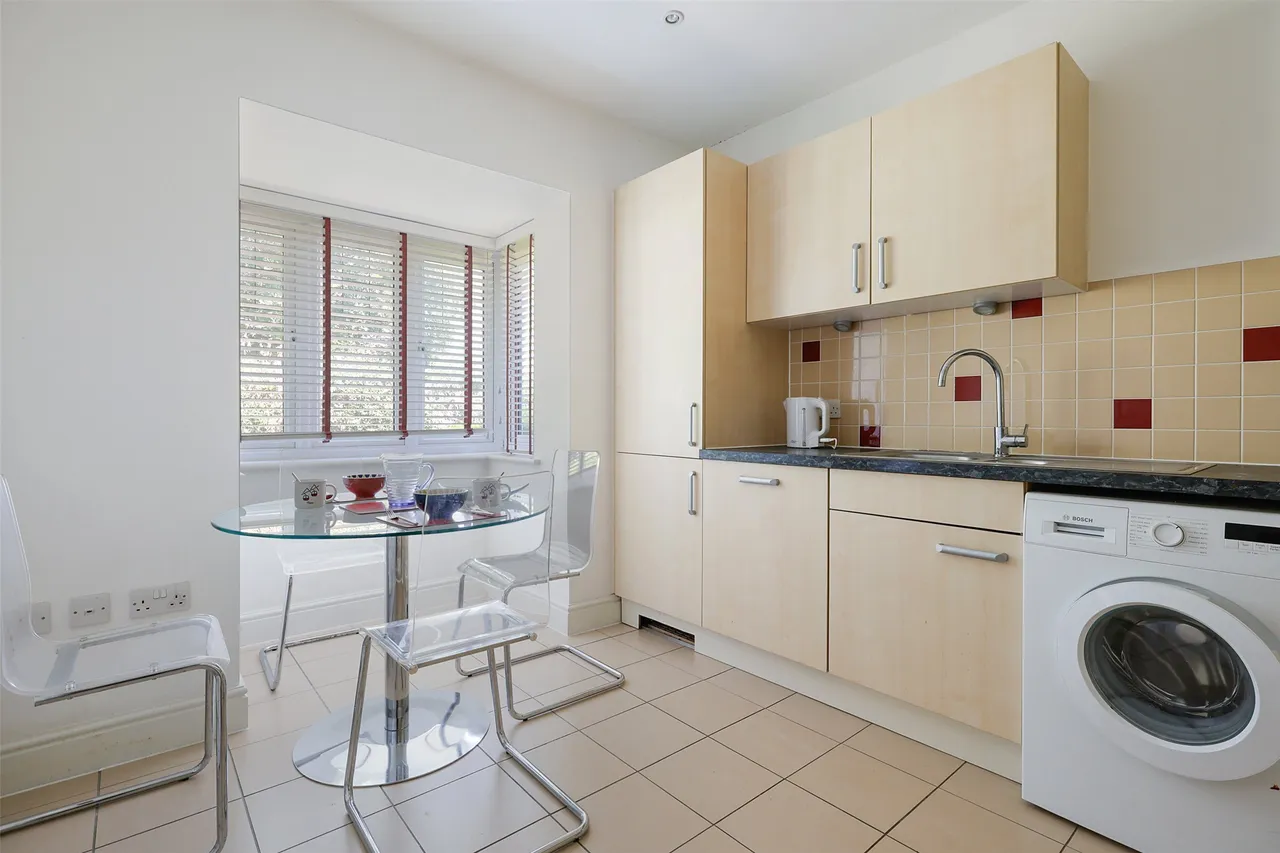 Nower Close East, Dorking, RH4, photo 6