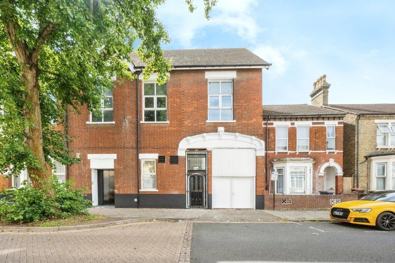 Ashburnham Road, Bedford, Bedfordshire, MK40, photo 2