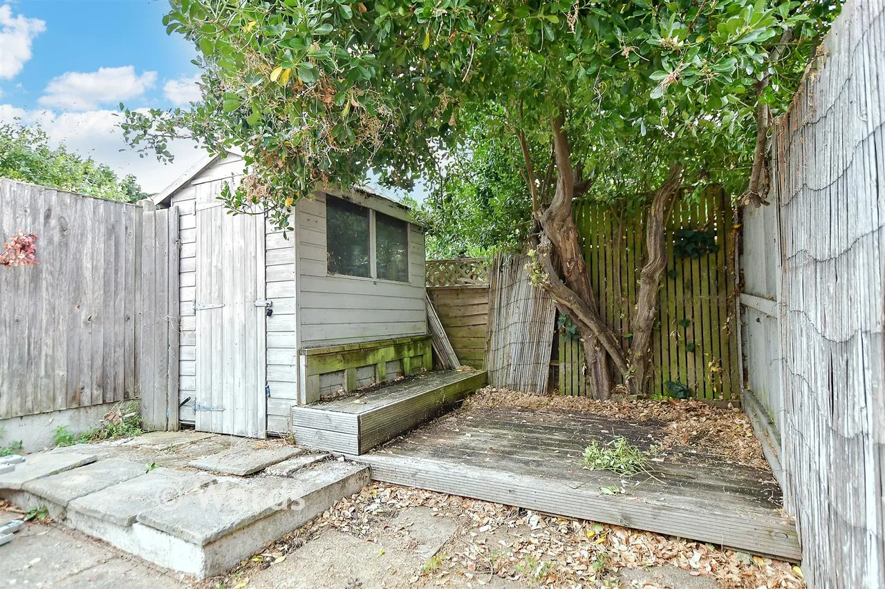 Magdala Road, St. Peters, CT10, photo 11