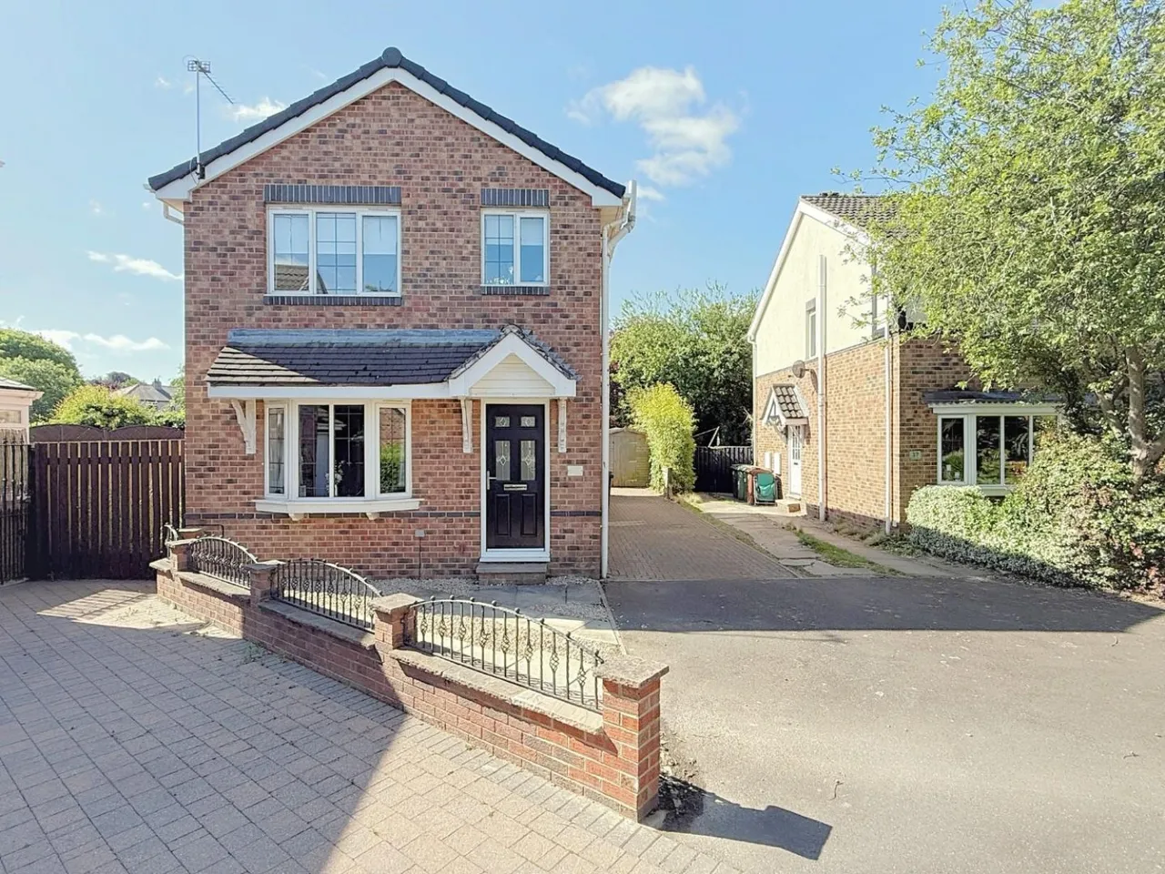 Ambleside Gardens, Pudsey, LS28, photo 20