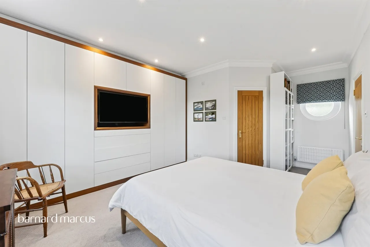 Chalk Lane, Epsom, KT18, photo 8