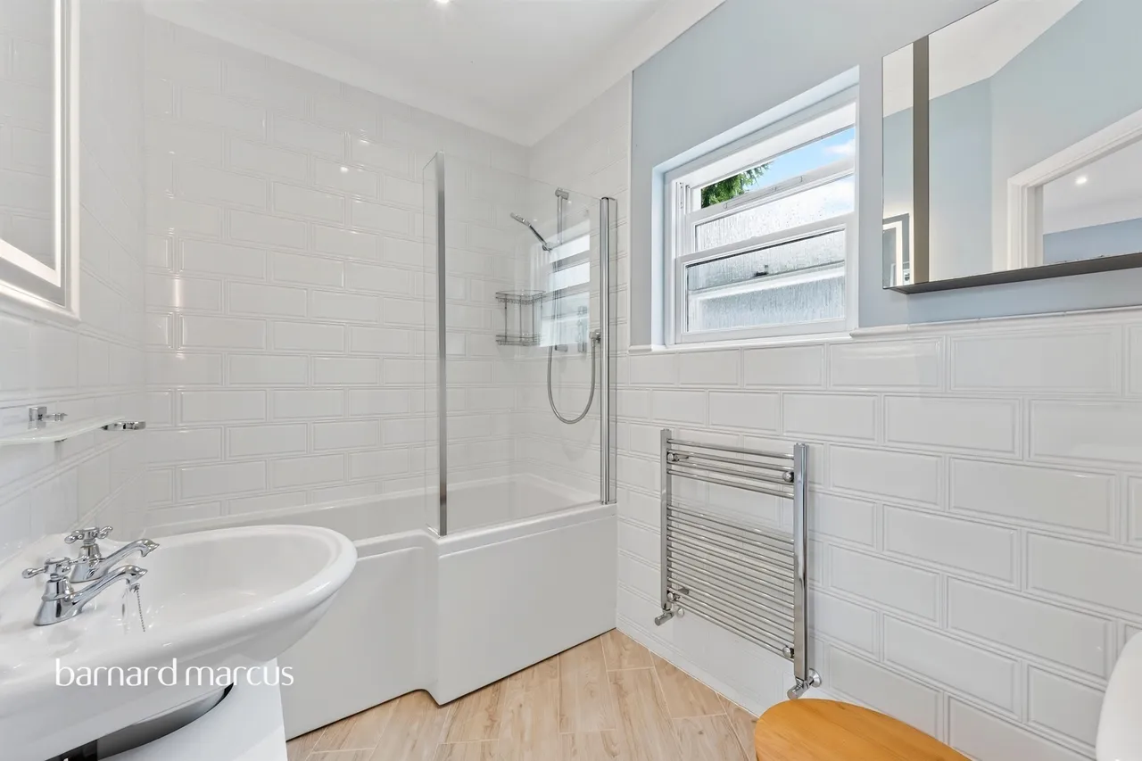 Chalk Lane, Epsom, KT18, photo 11