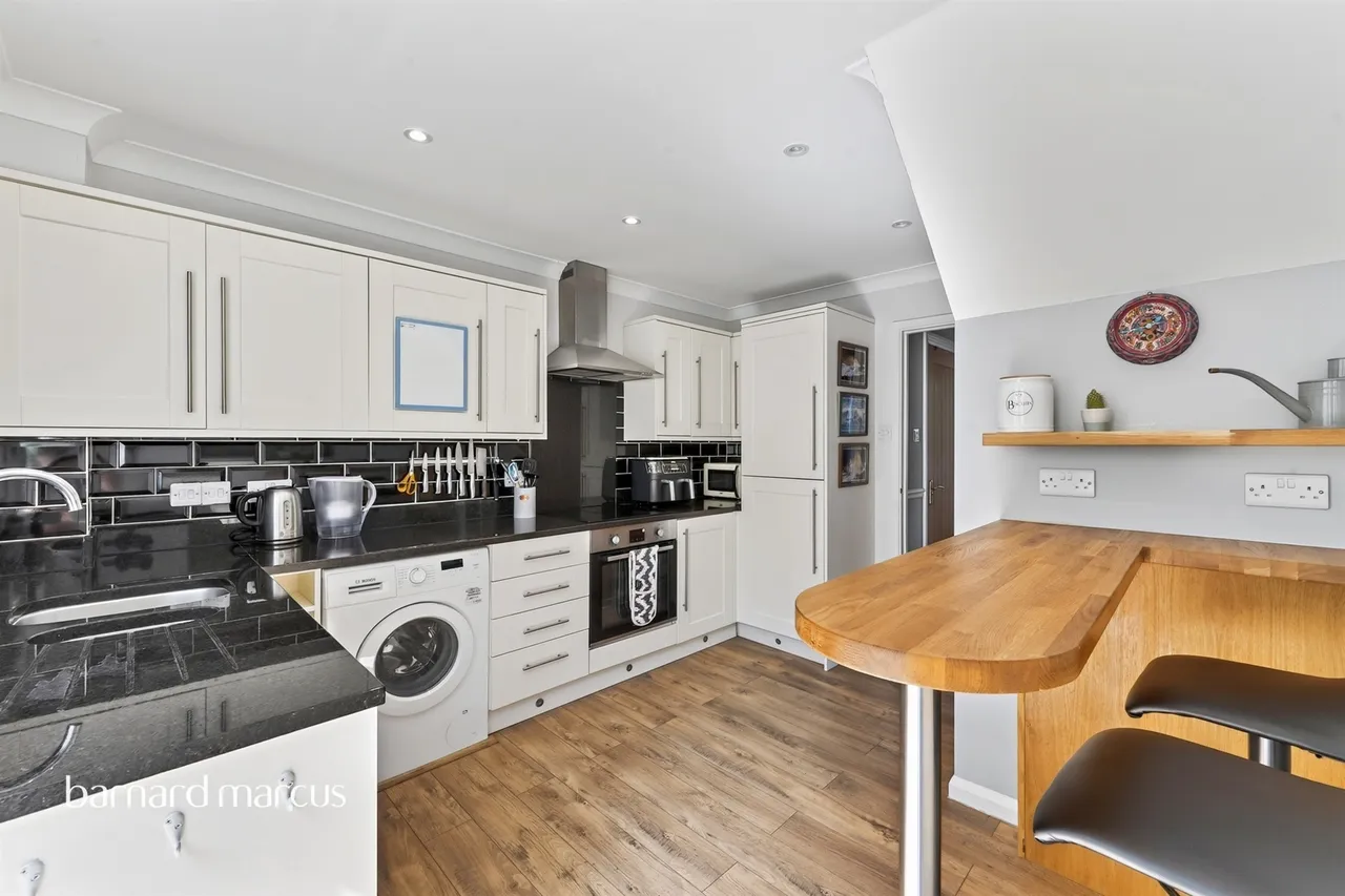 Chalk Lane, Epsom, KT18, photo 3