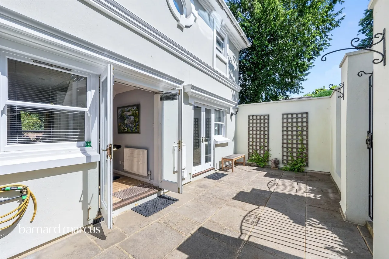 Chalk Lane, Epsom, KT18, photo 6