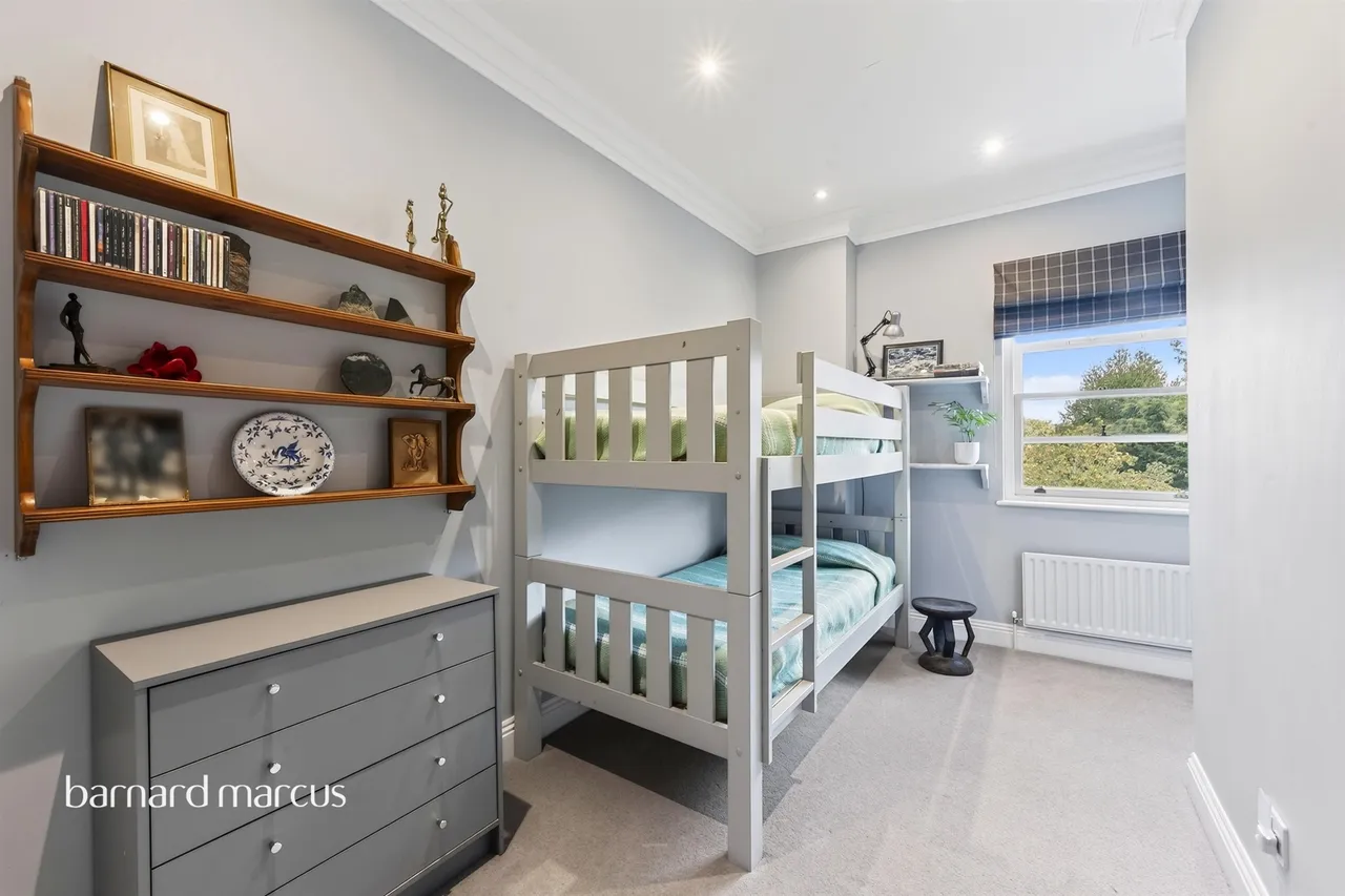 Chalk Lane, Epsom, KT18, photo 9