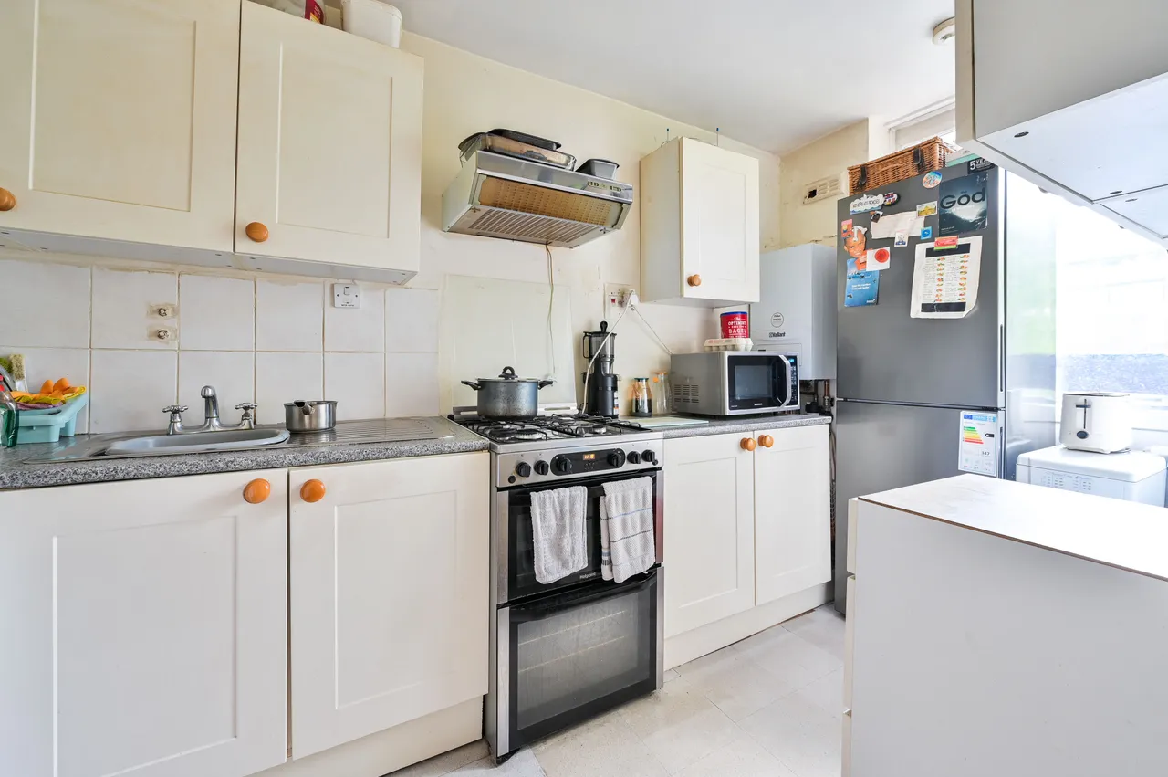 6 Casby House, Dickens Estate, London, photo 2