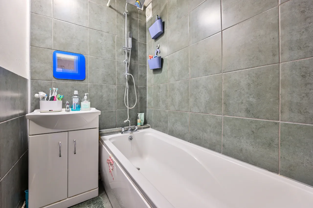 6 Casby House, Dickens Estate, London, photo 6