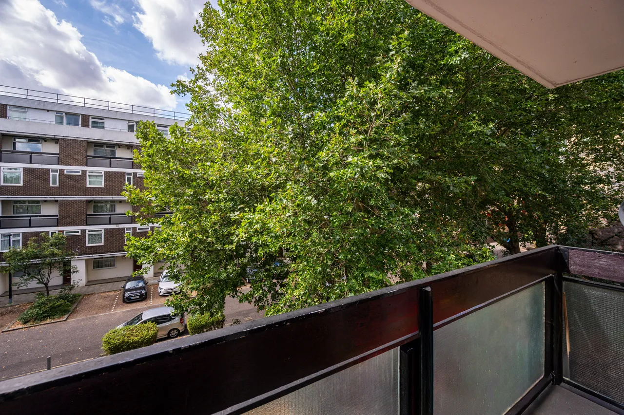 6 Casby House, Dickens Estate, London, photo 3