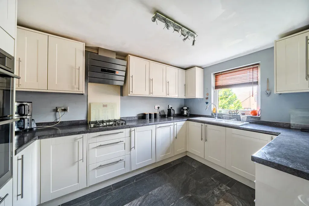 Belvoir Avenue, Emerson Valley, Milton Keynes, Buckinghamshire, MK4 2AE, photo 2