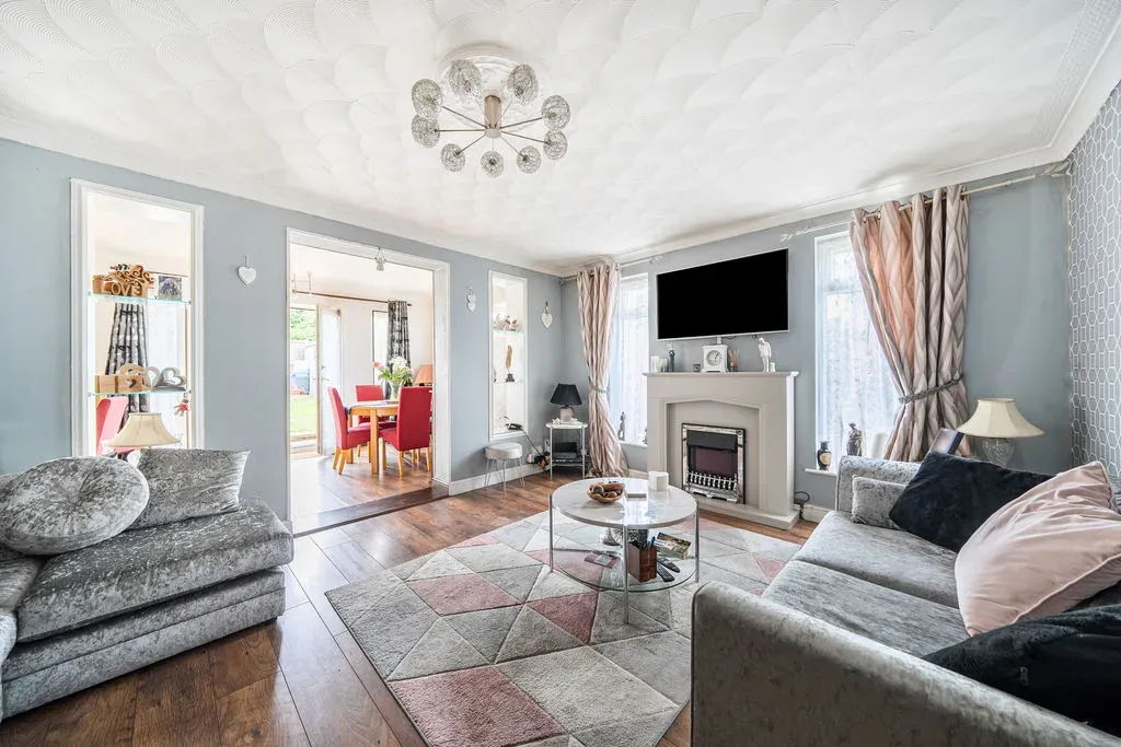 Belvoir Avenue, Emerson Valley, Milton Keynes, Buckinghamshire, MK4 2AE, photo 3
