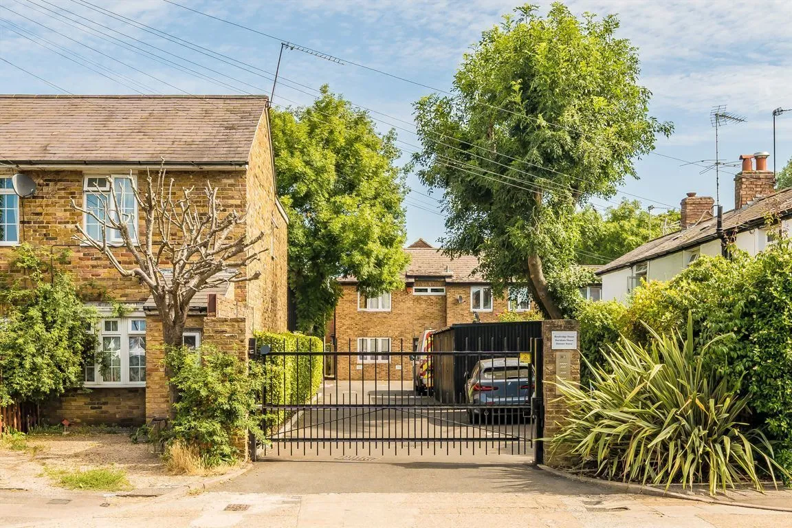 1 bed property for sale, Archer Mews, TW12
