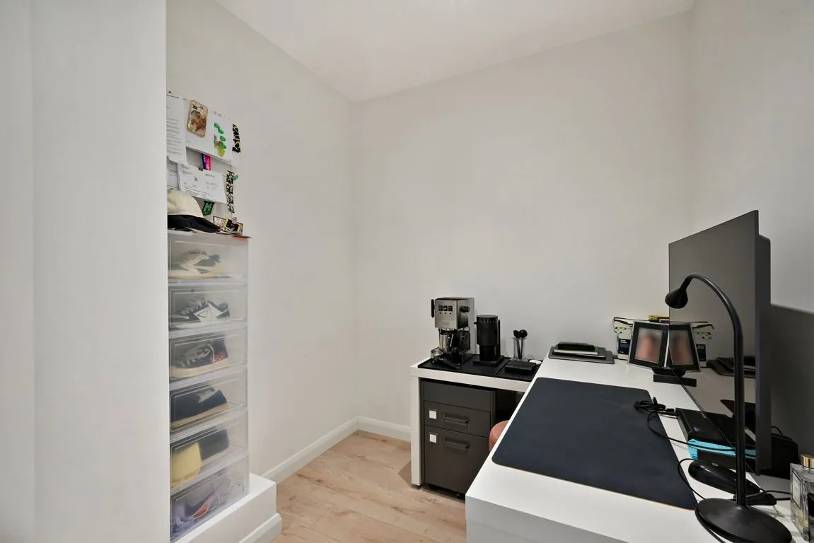 Wesley Avenue, Britannia Village, photo 9