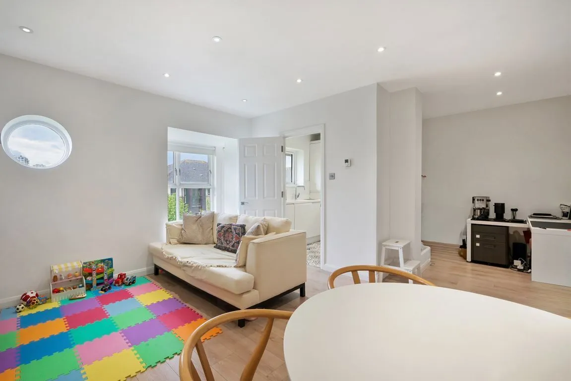 2 bed flat for sale — Wesley Avenue, Britannia Village