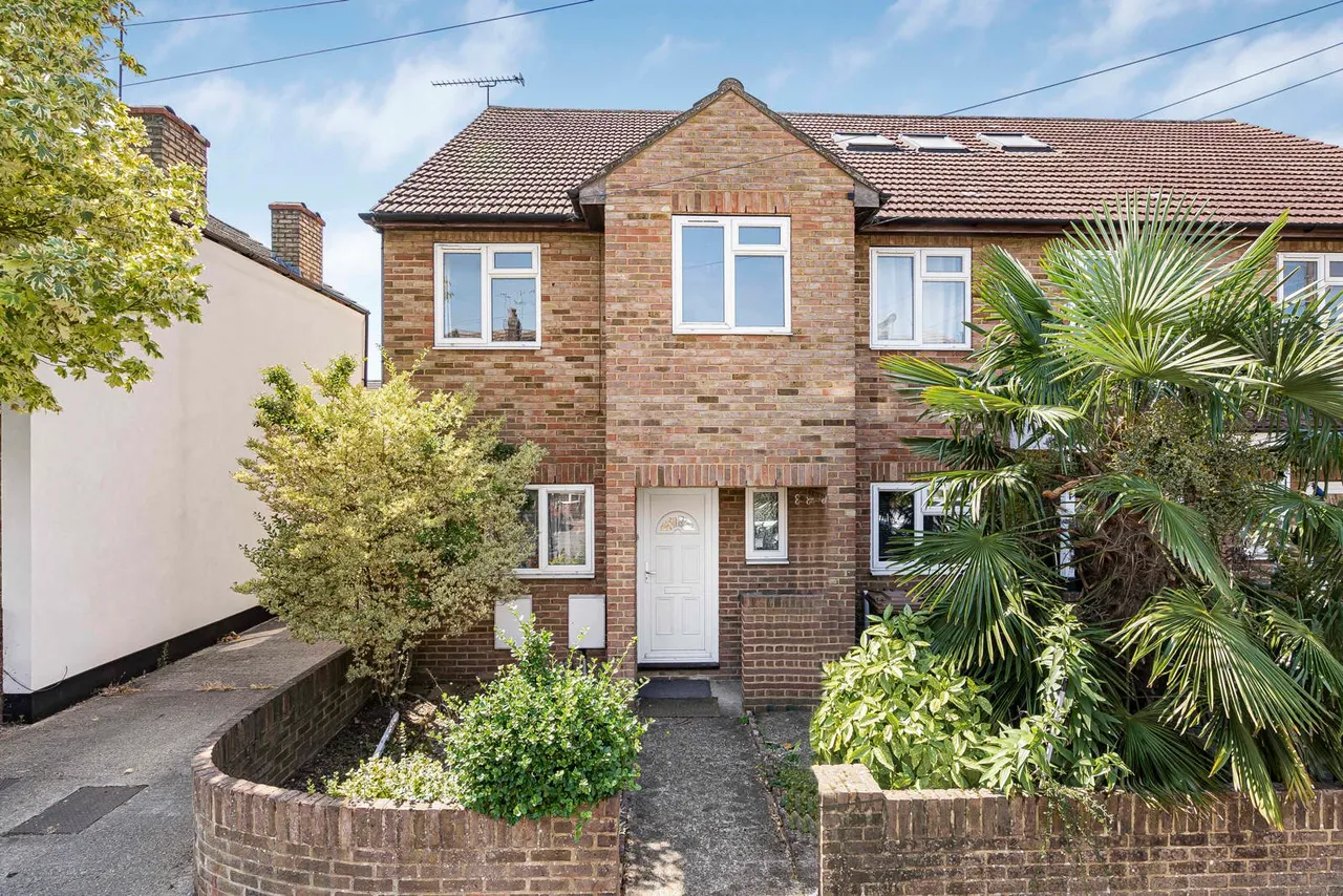 3 bed house for sale, Wolsey Road, Ashford, TW15