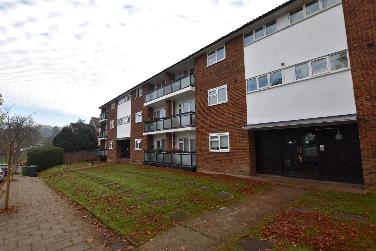 2 bed flat to rent — Oaks Avenue, London, SE19