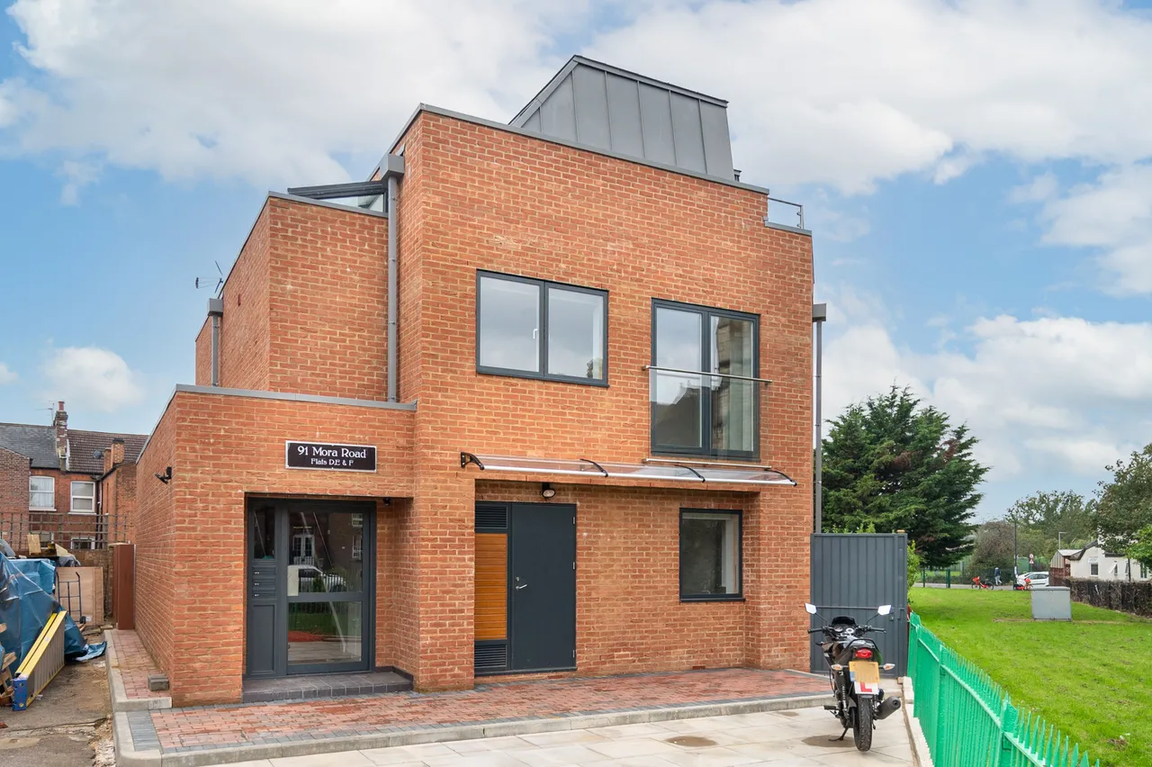 London, NW2, photo 14