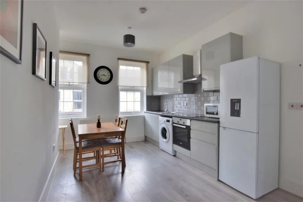 2 bed flat to rent, Market Street