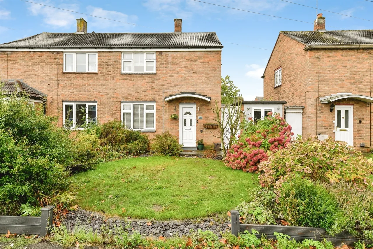 2 bed house for sale — Burford Way, Hitchin