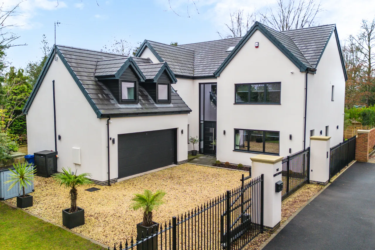 7 bed house for sale, Whin Hill Road, Doncaster, DN4