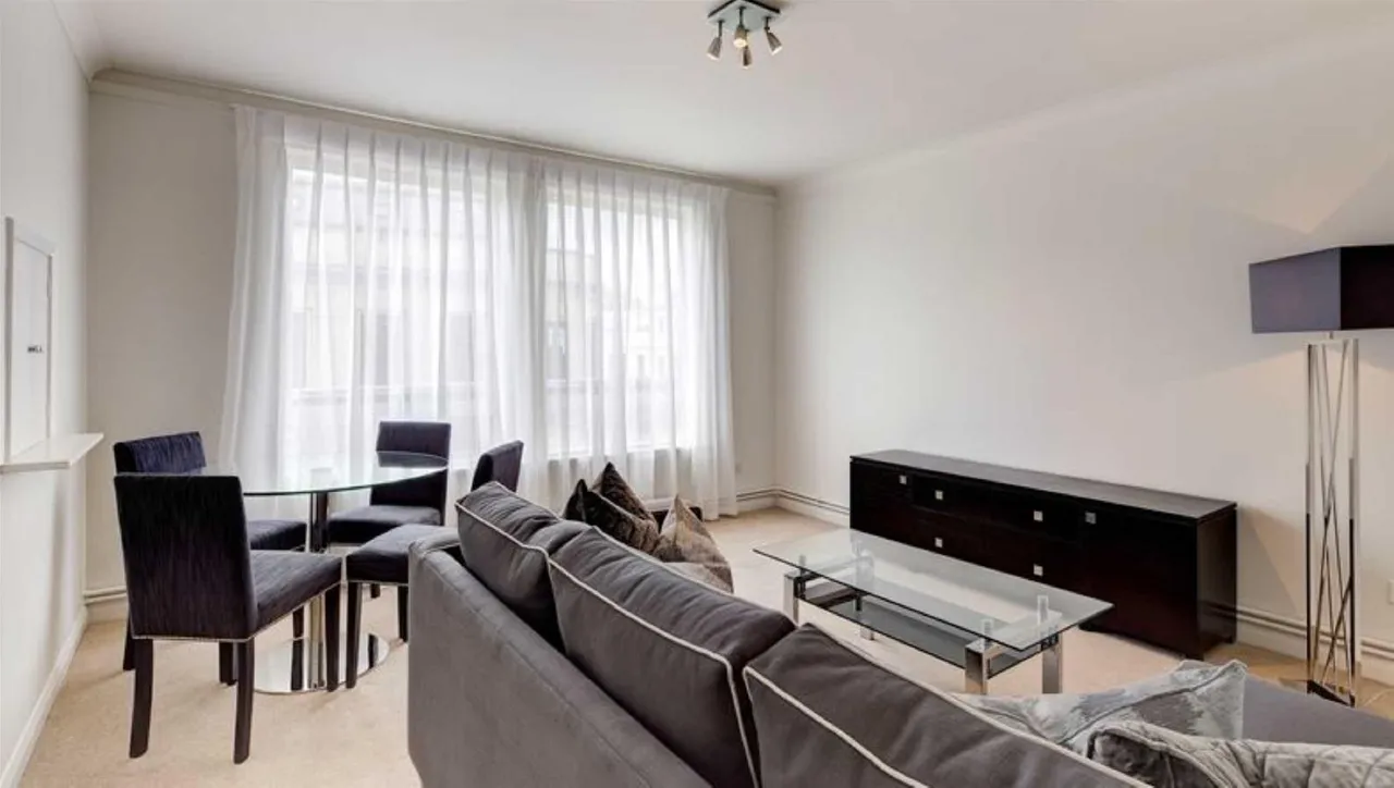 2 bed flat to rent — Fulham Road, South Kesington