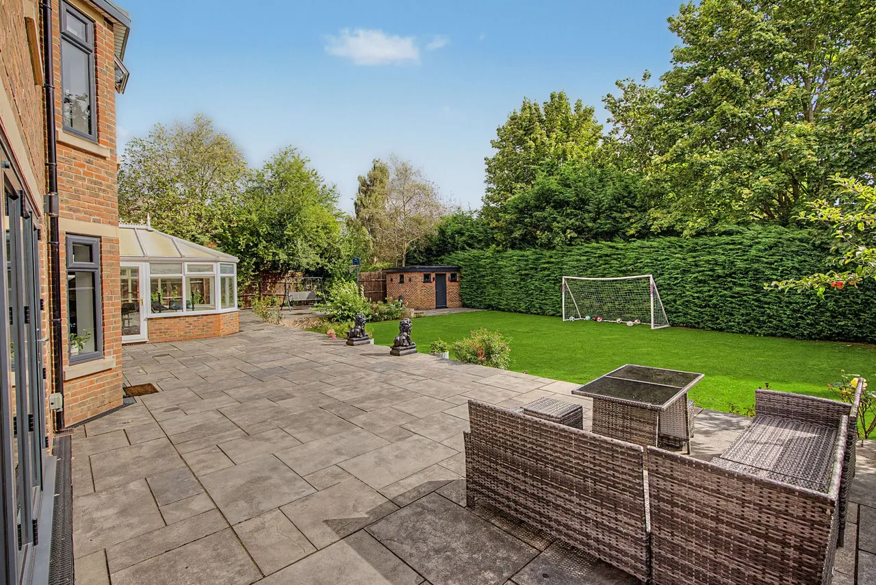 Courtney Place, Altrincham, photo 4