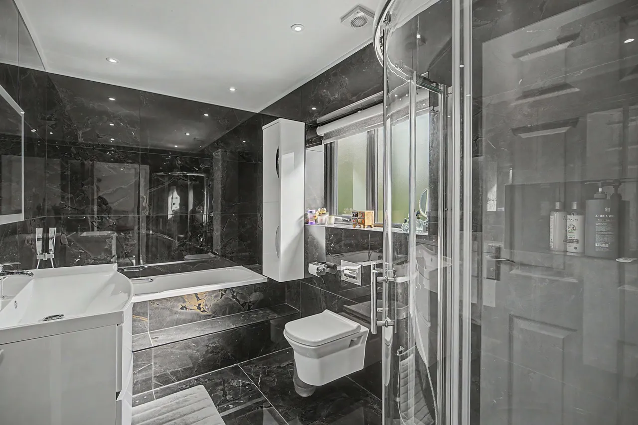 Courtney Place, Altrincham, photo 11